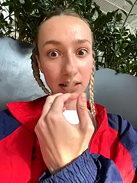 KpKpR – webcam model profile photo Image 19