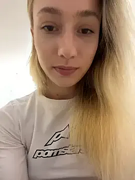 KpKpR – webcam model profile photo Image 3