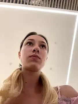 KpKpR – webcam model profile photo Image 9