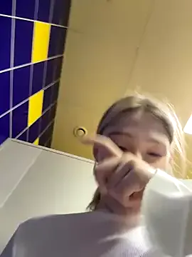 pinkypuppa – webcam model profile photo Image 4