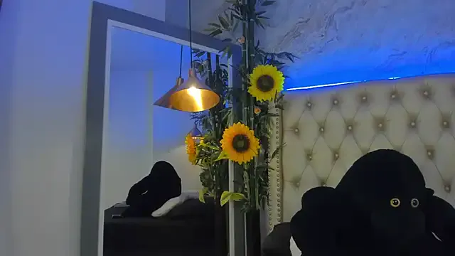 Runarunapi – webcam model profile photo Image 11