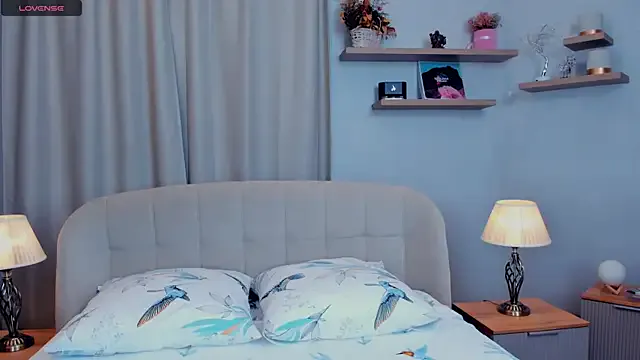 AdritVance – webcam model profile photo Image 5