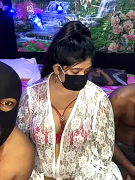 emyii – webcam model profile photo Image 16