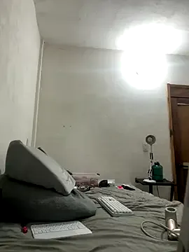 PumaShyXD – webcam model profile photo Image 3