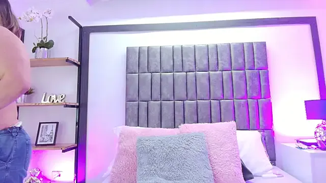 Emma96_hot – webcam model profile photo Image 3