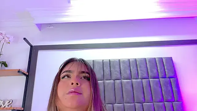 Emma96_hot – webcam model profile photo Image 6