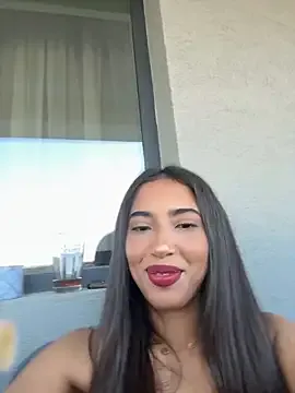 Yui-Ch – webcam model profile photo Image 12