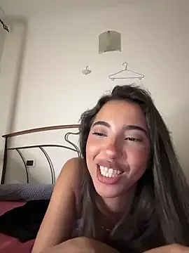 Yui-Ch – webcam model profile photo Image 4