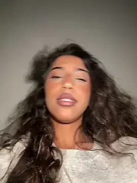 Yui-Ch – webcam model profile photo Image 7