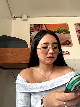 Yui-Ch – webcam model profile photo Image 15