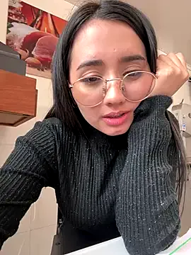 Yui-Ch – webcam model profile photo Image 3