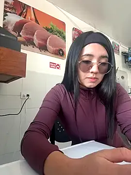 Yui-Ch – webcam model profile photo Image 4