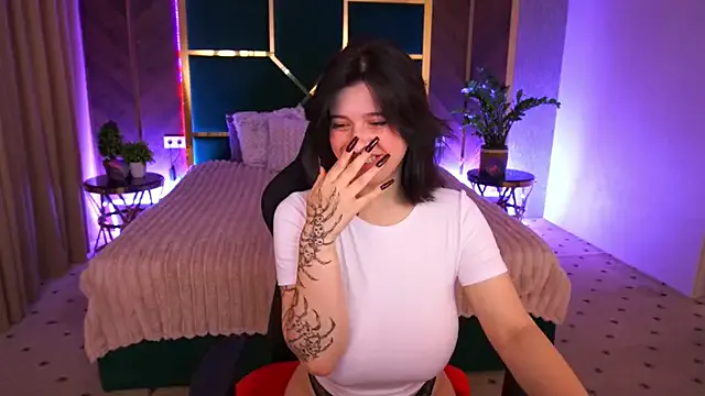 Runarunapi – webcam model profile photo Image 12