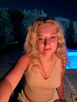 amilia4u – webcam model profile photo Image 3