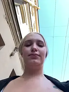 bunnyblondy – webcam model profile photo Image 12