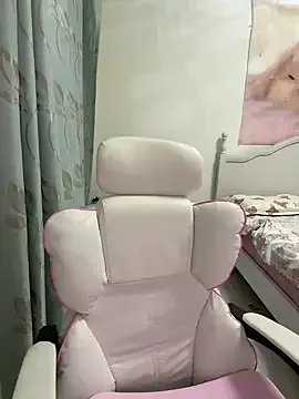 R-bonbon – webcam model profile photo Image 12