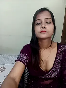 LT-333 – webcam model profile photo Image 8