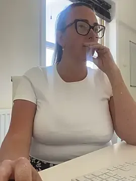 PumaShyXD – webcam model profile photo Image 3