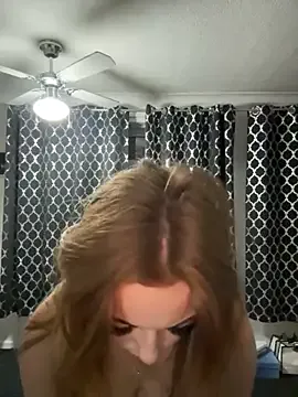 caylin – webcam model profile photo Image 7