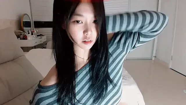 Yaya--728 – webcam model profile photo Image 13