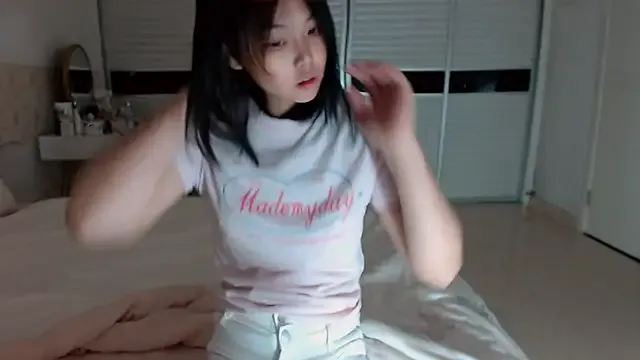 Yaya--728 – webcam model profile photo Image 14