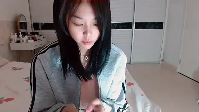 Yaya--728 – webcam model profile photo Image 17