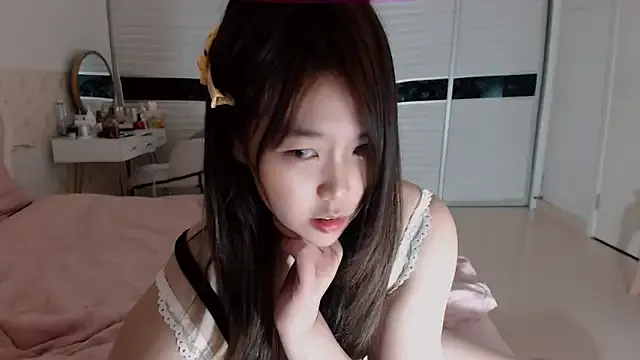 Yaya--728 – webcam model profile photo Image 2