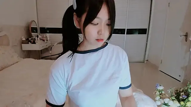 Yaya--728 – webcam model profile photo Image 6