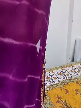 emyii – webcam model profile photo Image 2