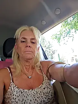 pinkypuppa – webcam model profile photo Image 14