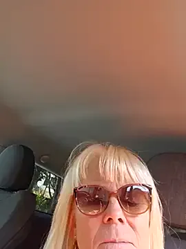 pinkypuppa – webcam model profile photo Image 2