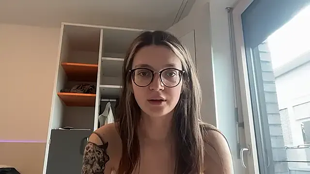 Cute-Simmi69 – webcam model profile photo Image 3