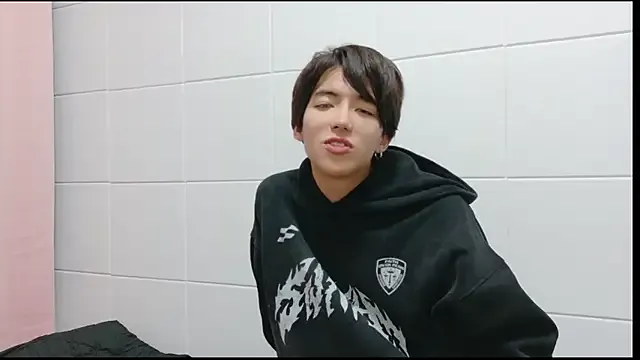 Yaya--728 – webcam model profile photo Image 5