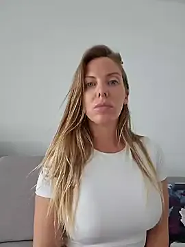 mia_dynasty – webcam model profile photo Image 4