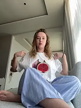 newMichelle – webcam model profile photo Image 14