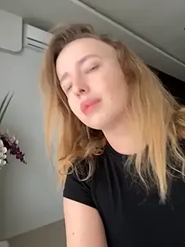 newMichelle – webcam model profile photo Image 18