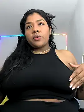 R-bonbon – webcam model profile photo Image 15