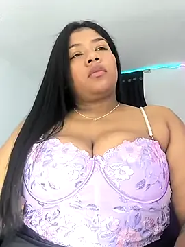 R-bonbon – webcam model profile photo Image 17