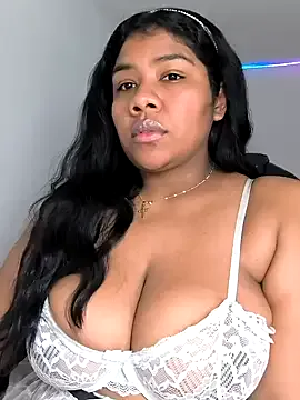 R-bonbon – webcam model profile photo Image 3