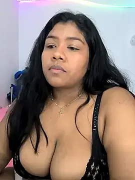 R-bonbon – webcam model profile photo Image 5