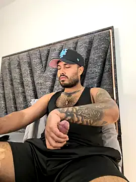 R0422 – webcam model profile photo Image 12