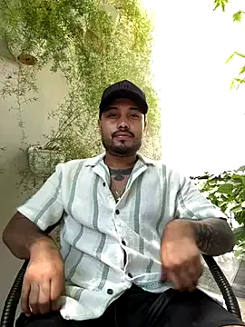 R0422 – webcam model profile photo Image 14