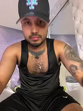 R0422 – webcam model profile photo Image 3