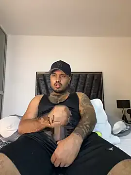 R0422 – webcam model profile photo Image 5