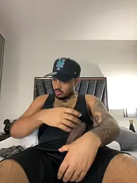 R0422 – webcam model profile photo Image 6