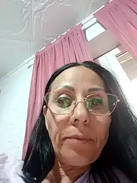 Olivia_11 – webcam model profile photo Image 8