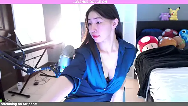 emyii – webcam model profile photo Image 12