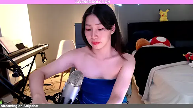 emyii – webcam model profile photo Image 8