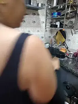 valerieh – webcam model profile photo Image 3