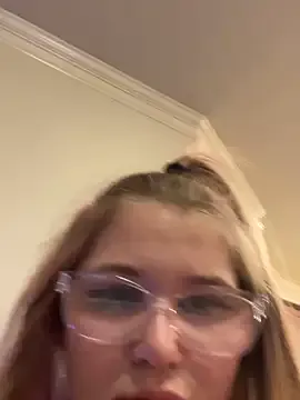 seraphine23 – webcam model profile photo Image 17